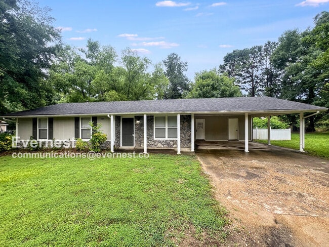 property at 3685 Woodland Dr