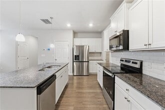 6615 Bluffview Dr in Douglasville, GA - Building Photo - Building Photo