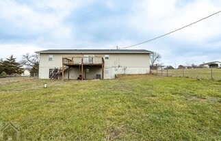 20370 Simmons Rd in Waynesville, MO - Building Photo