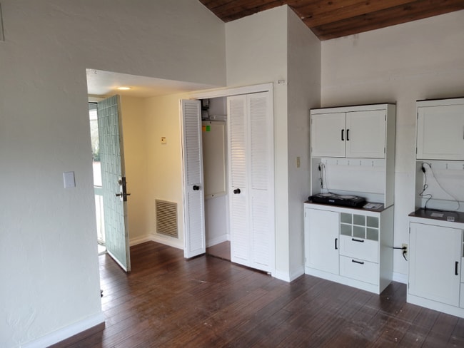 property at 4186 Abbey Ct