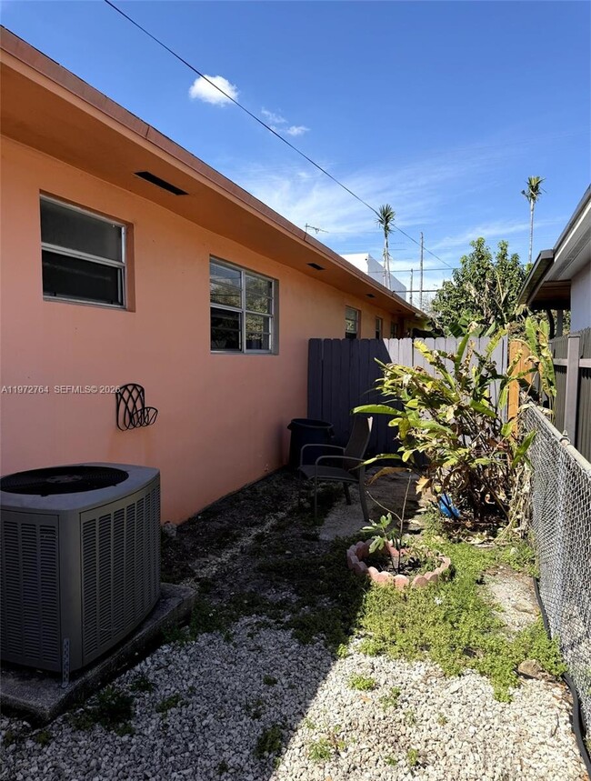 1845 NW 6th St in Miami, FL - Building Photo - Building Photo