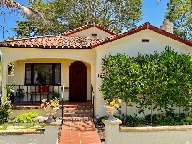 property at 1622 Villa Ave