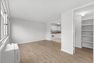 1356 N Dearborn St, Unit 16B in Chicago, IL - Building Photo - Building Photo