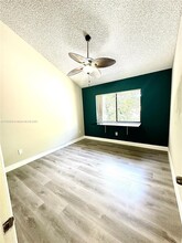 1847 Runners Way in North Lauderdale, FL - Foto de edificio - Building Photo
