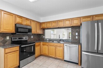 7352 Tower Bridge Dr in Wesley Chapel, FL - Building Photo - Building Photo