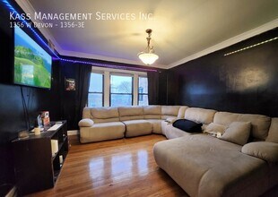 1356 W Devon Ave in Chicago, IL - Foto de edificio - Building Photo