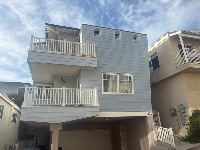 121 31st Pl, Unit 121 32st. Place