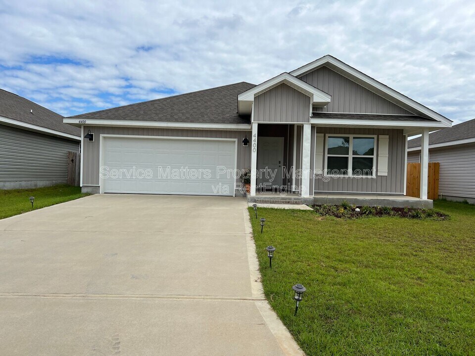 4400 White Cedar Ct in Pace, FL - Building Photo