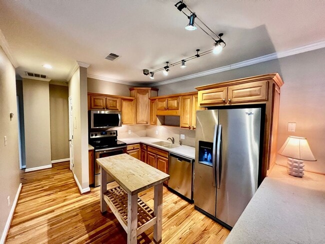 property at 1421 Peachtree St NE