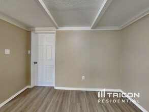 1204 Betts St NE in Albuquerque, NM - Foto de edificio - Building Photo