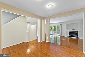 12081 Edgemere Cir in Reston, VA - Building Photo - Building Photo