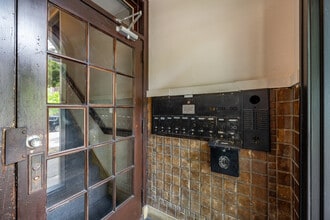 2226 Garfield Ave S in Minneapolis, MN - Building Photo - Lobby