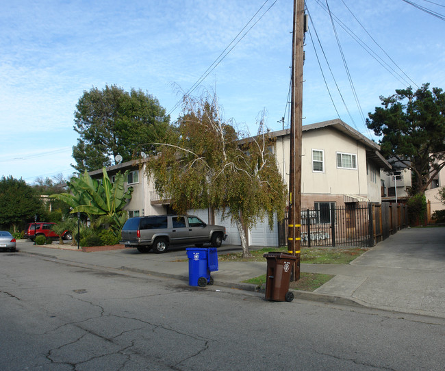 620 Mclaughlin St in Richmond, CA - Foto de edificio - Building Photo