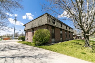 3909 N 68th St in Lincoln, NE - Foto de edificio - Building Photo