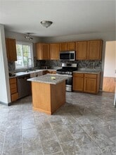 8281 Dampier Cir in Liverpool, NY - Building Photo - Building Photo