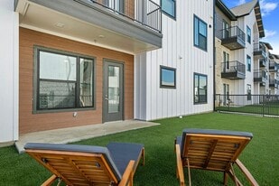 8200 Glenn Day Dr, Unit 3201 in Arlington, TX - Building Photo