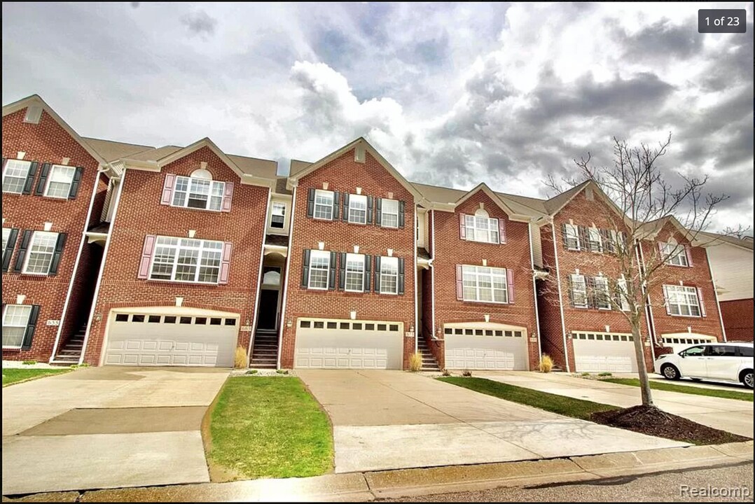 673 Cherry Orchard Rd in Canton Township, MI - Building Photo