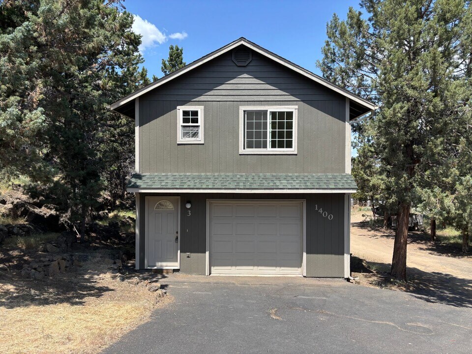 1400 NE Whisper Ridge Dr in Bend, OR - Building Photo