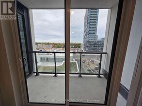 5858 Yonge St in Toronto, ON - Building Photo - Building Photo