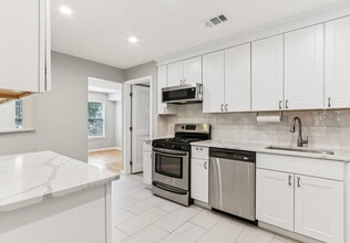 902 Plymouth Rd in North Brunswick, NJ - Building Photo - Building Photo