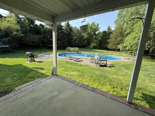 166 Dugan Ln in Toms River, NJ - Foto de edificio - Building Photo