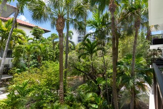 101 Ocean Ln Dr in Key Biscayne, FL - Building Photo - Building Photo
