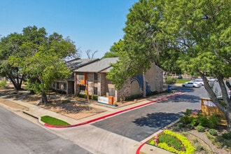 Villa Bella in Euless, TX - Foto de edificio - Building Photo