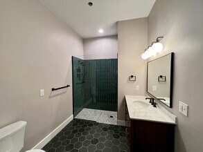 27 Hillside Pl, Unit 4 in New Britain, CT - Foto de edificio - Building Photo