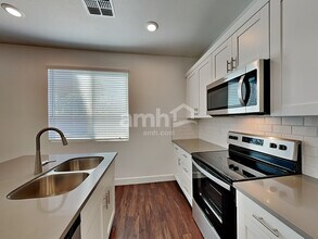 4219 W St Charles Ave in Phoenix, AZ - Foto de edificio - Building Photo