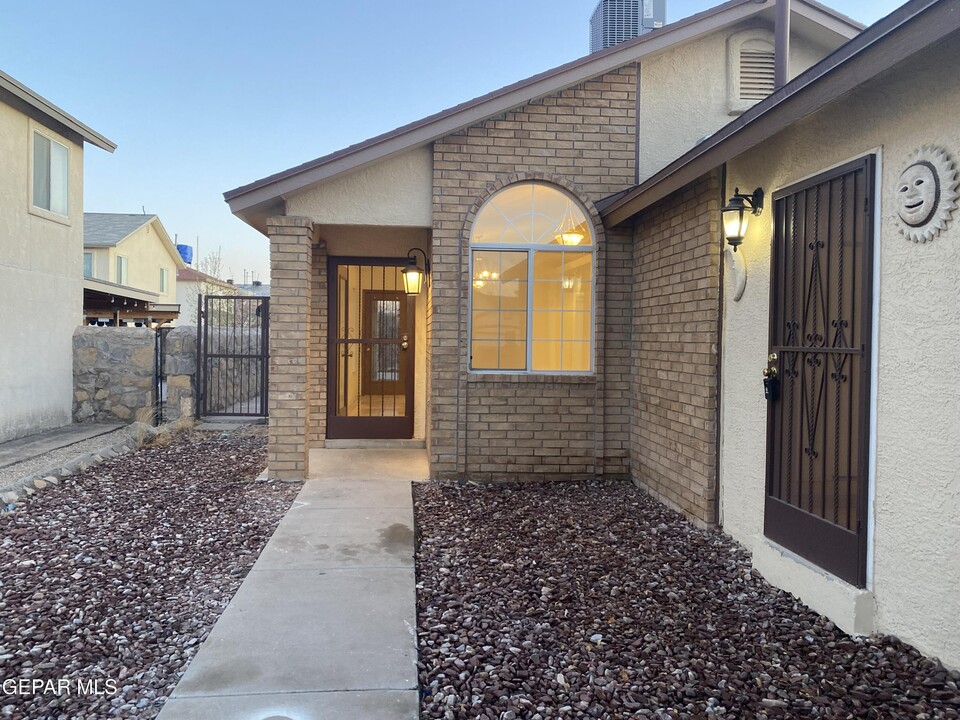12290 Tierra Bella Dr in El Paso, TX - Building Photo