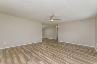 638 Shorelake Pl in Oldsmar, FL - Building Photo - Building Photo