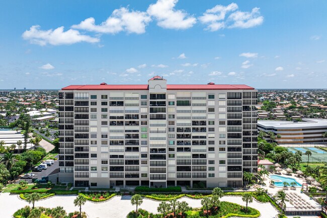 Crescent Beach Condo in Marco Island, FL - Foto de edificio - Building Photo