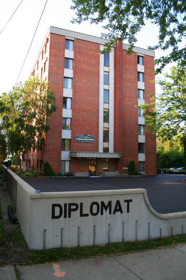 Diplomat Apartments in Madison, WI - Building Photo - Building Photo