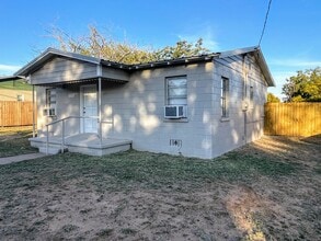 3206 Avenue A in Snyder, TX - Building Photo - Building Photo