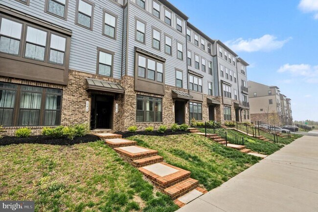 17414 Southern Shrs Dr in Dumfries, VA - Building Photo - Building Photo