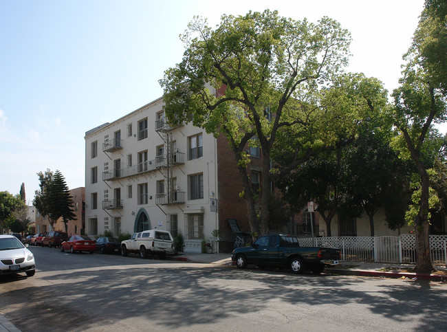 Serrano Place in Los Angeles, CA - Building Photo - Building Photo