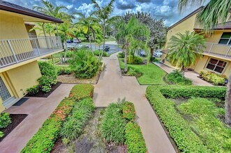 8760 Azalea Ct in Tamarac, FL - Building Photo - Building Photo