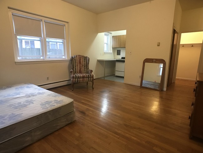 2018 Commonwealth Ave, Unit 42 in Boston, MA - Building Photo - Building Photo