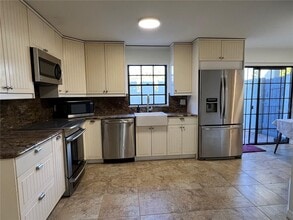 18714 Wimbledon Cir in Lutz, FL - Building Photo - Building Photo