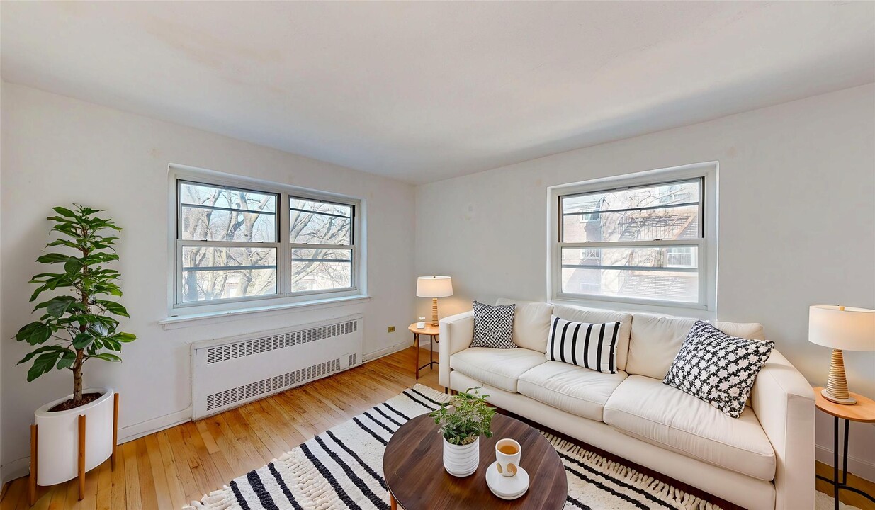111-15 66th Ave in Queens, NY - Building Photo