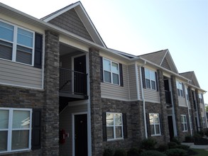 Family Lodge Apartments in Fayetteville, NC - Building Photo - Building Photo