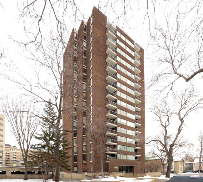 10025 113th St NW in Edmonton, AB - Building Photo - Building Photo