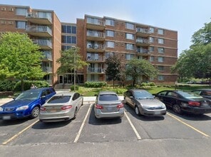 2201 S Stewart Ave, Unit 4M in Lombard, IL - Foto de edificio - Building Photo