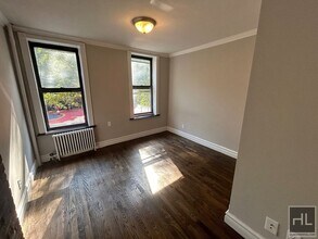 411 E 12th St, Unit 3 in New York, NY - Foto de edificio - Building Photo