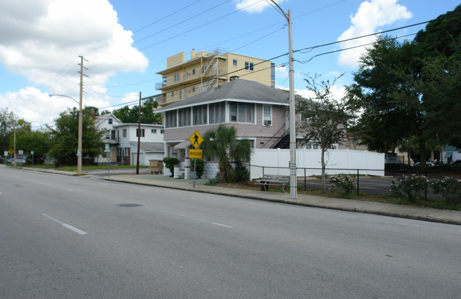 217 8th St N in St. Petersburg, FL - Building Photo - Building Photo