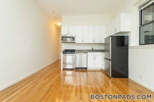 179 St Botolph St, Unit 4 in Boston, MA - Building Photo