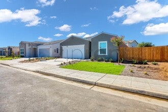 6173 E Robinson Ave in Fresno, CA - Building Photo - Building Photo