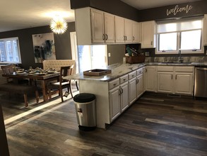 325 Westbrook Dr, Unit Scandinavian Ski Chalet in Oshkosh, WI - Building Photo - Building Photo