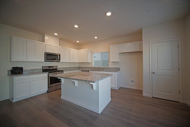 3847 Havenparke Wy in Sacramento, CA - Building Photo - Building Photo