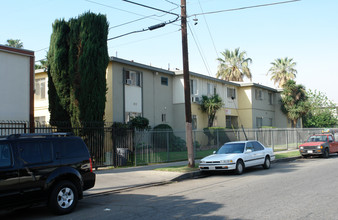 14820 Blythe St in Van Nuys, CA - Building Photo - Building Photo